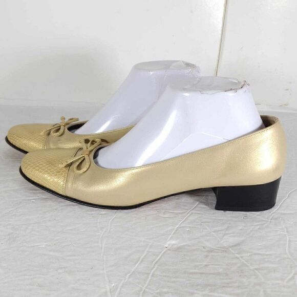Salvatore Ferragamo Women's US 9 4A Gold Leather Cap Toe Bow Pump Shoes - Picture 2 of 14